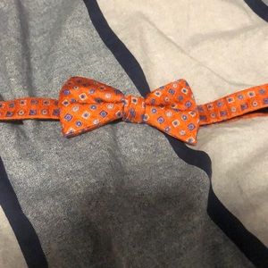 Bow tie